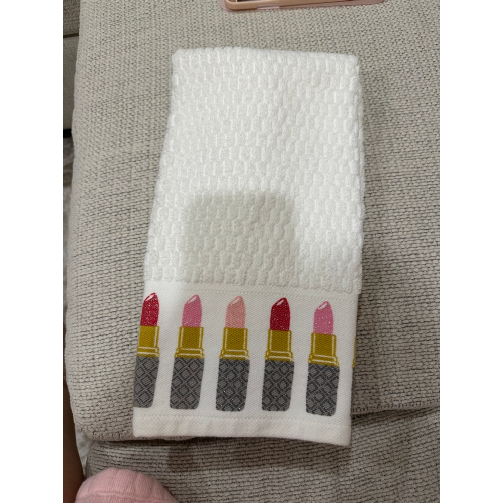 NWOT Set Of Two Lipstick Hand Towels